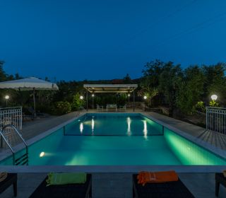 Piscina notte 01